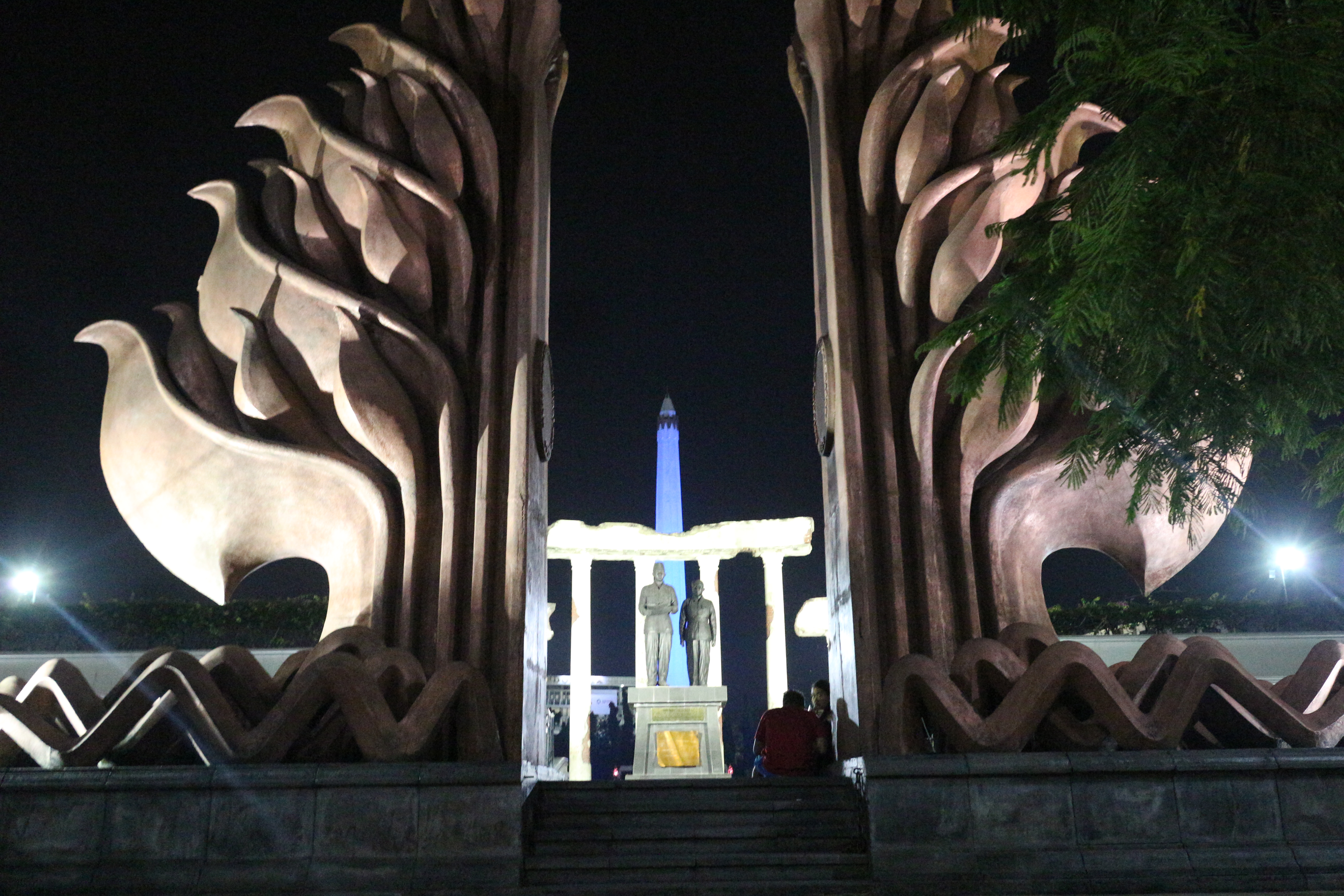 동부자바 수라바야 영웅기념탑